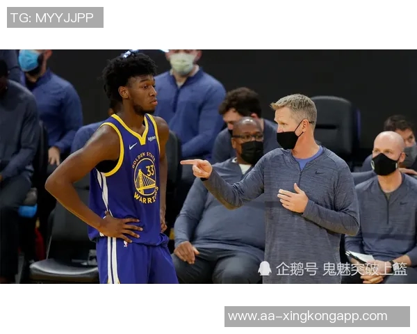 科尔感激库里和巴特勒的场边支持这对年轻球员成长至关重要